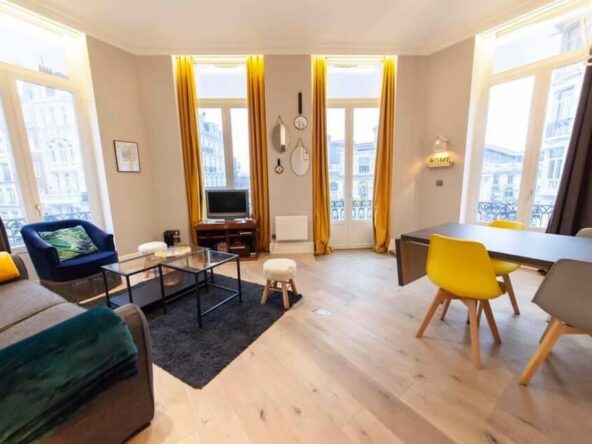 Image représentant le salon d'un appartement à vendre sur Lille par agence immobilière de Lille