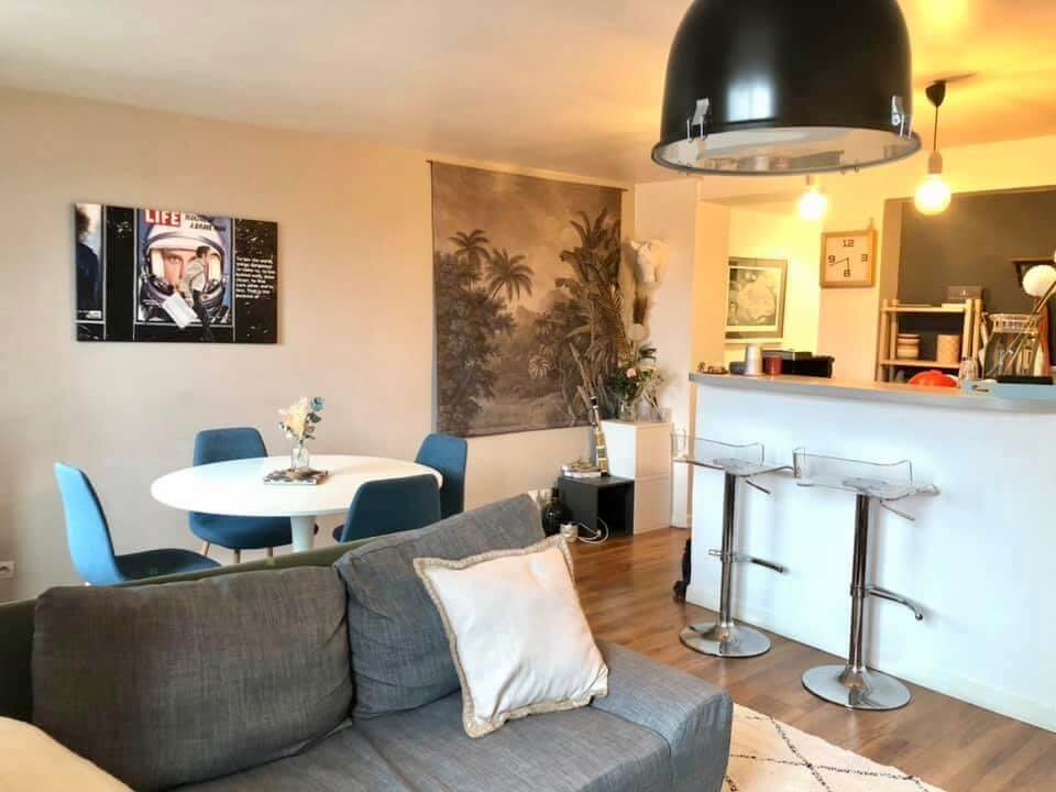 Image représentant le salon d'un Appartement à vendre dans le Vieux Lille par agence immobilière Lille