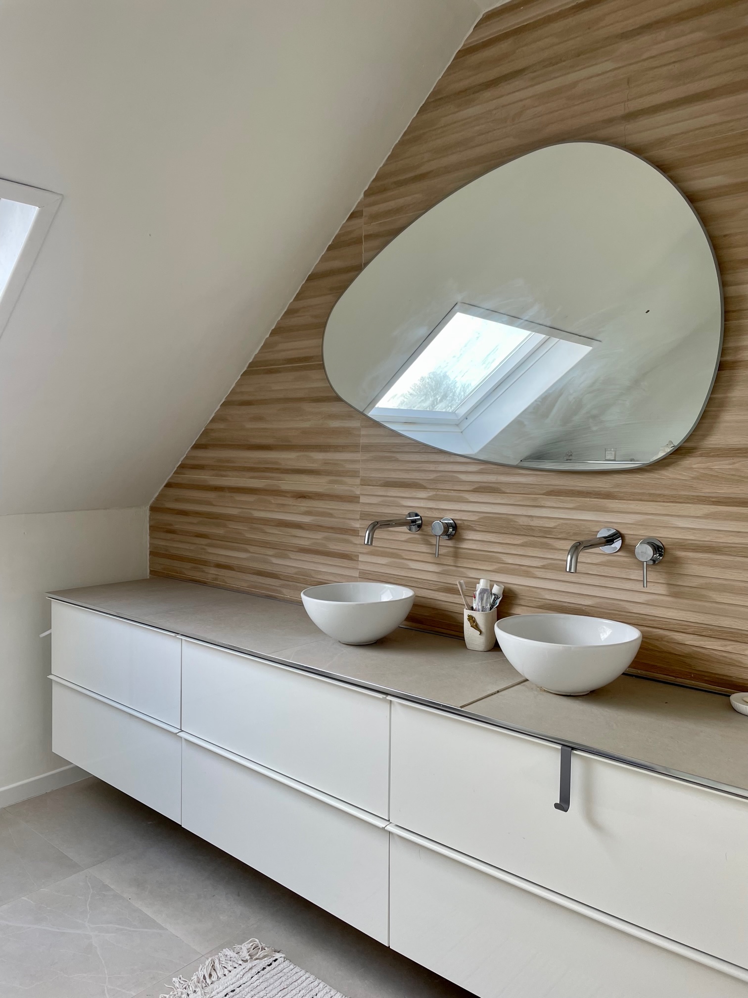 Image représentant la salle de bain d'une maison à vendre sur mouvaux par une agence immobilière de Lille.