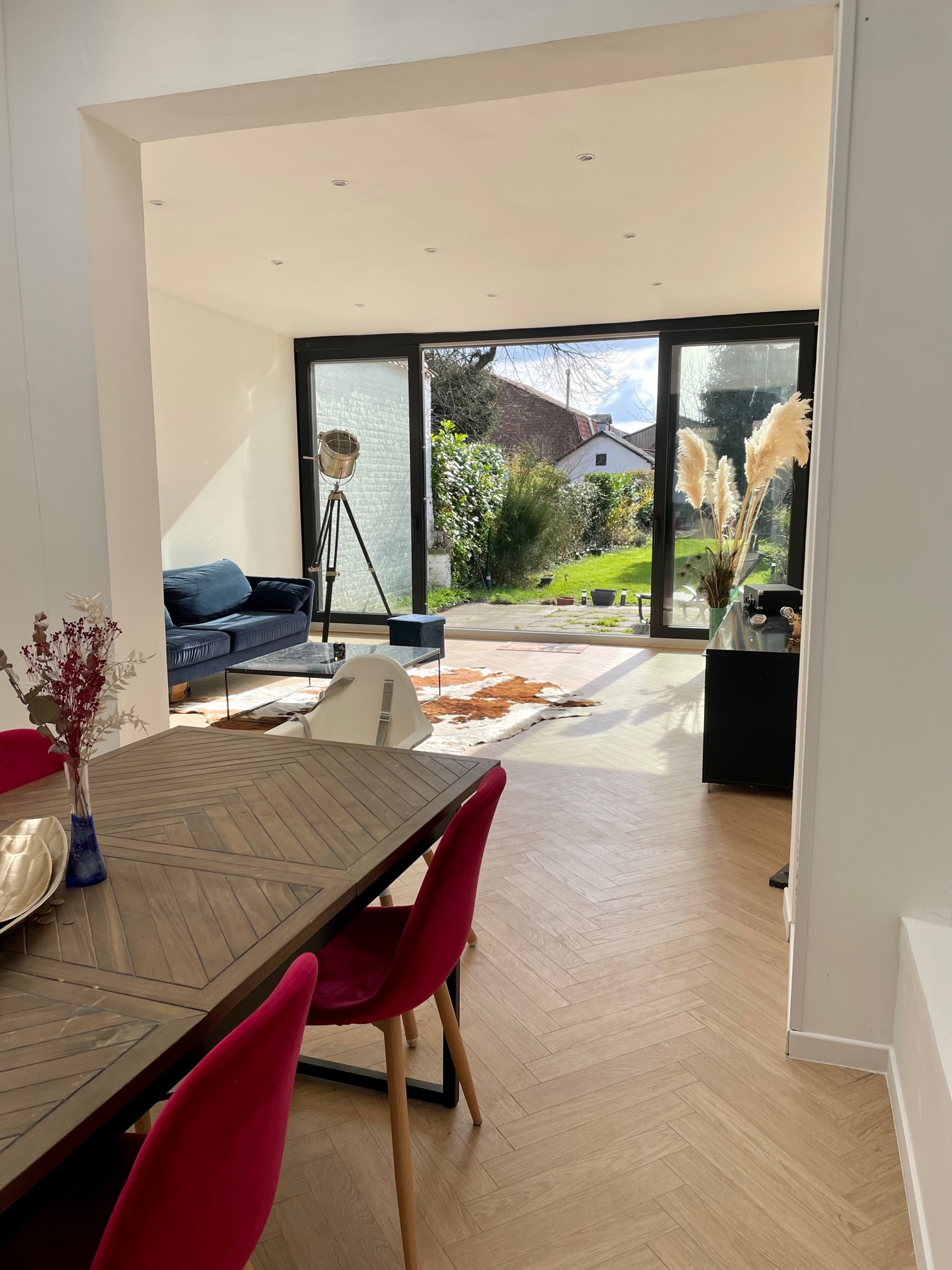 Image représentant le salon d'une maison à vendre sur mouvaux par une agence immobilière de Lille.